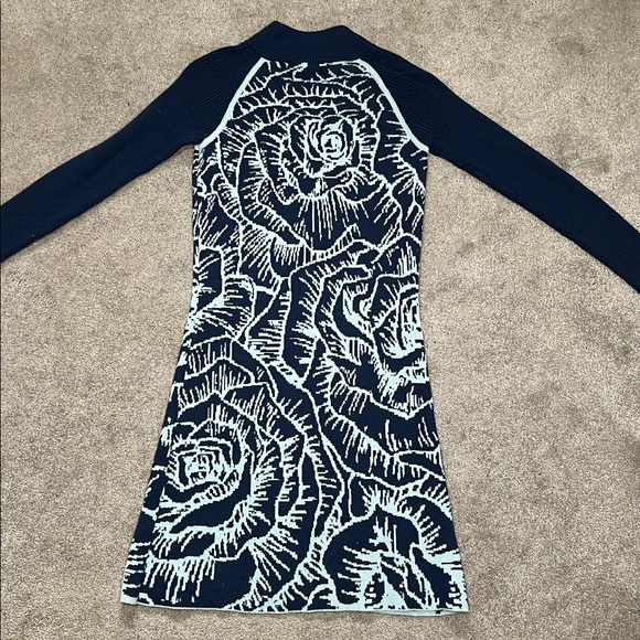 Title Nine Sebelius Blue Rose Floral Merino Wool Sweater Dress Size Small - Picture 3 of 6